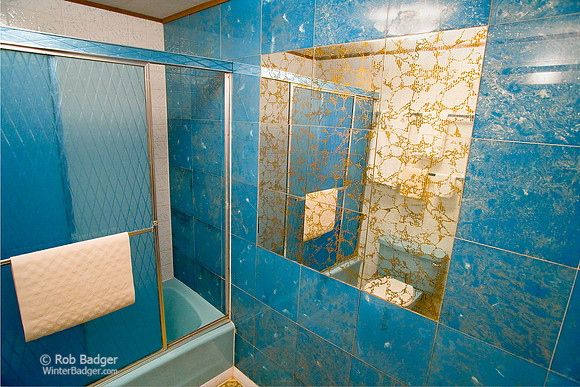 motel_restroom01_green_rvr_ut_S2P0459_promo
