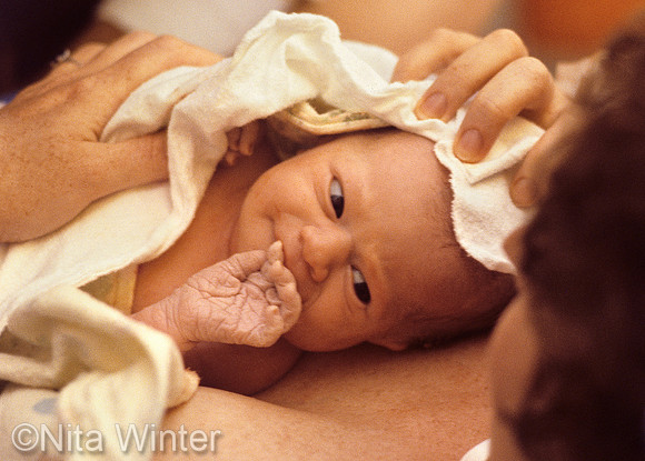 10 minute old newborn with_mother