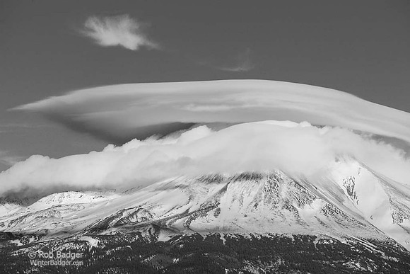 Lenticular cloud over Mt shasta, California_k3d0457x1550_BW